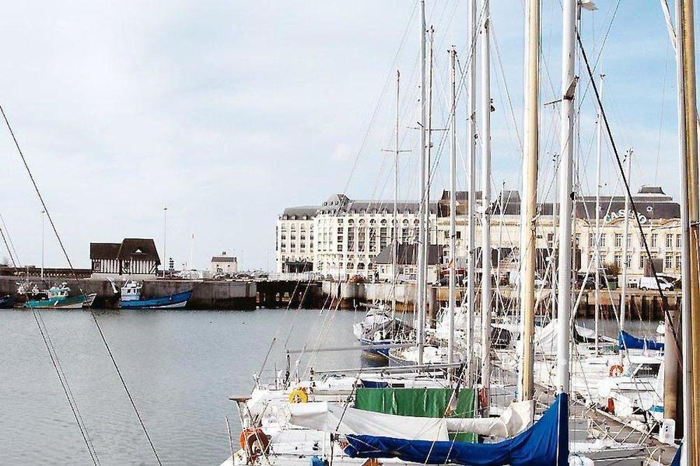 Sowell Hotels Le Beach Trouville-sur-mer Exteriör bild
