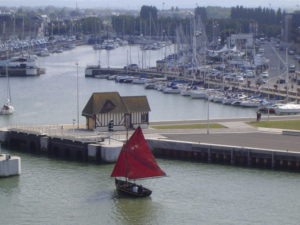 Sowell Hotels Le Beach Trouville-sur-mer Exteriör bild