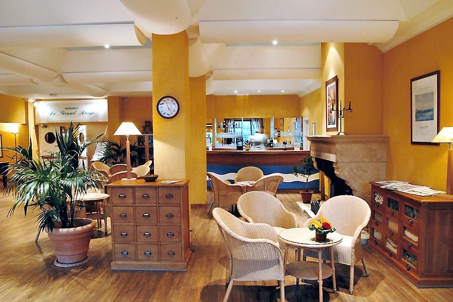 Sowell Hotels Le Beach Trouville-sur-mer Exteriör bild